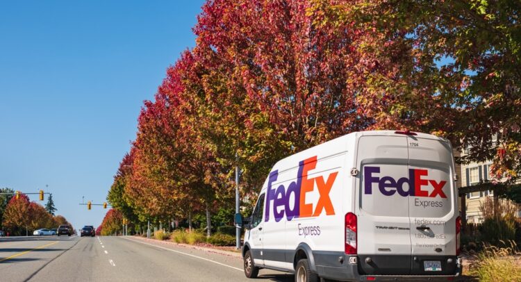 Рост на 18% с начала года: что ждет акции FedEx?