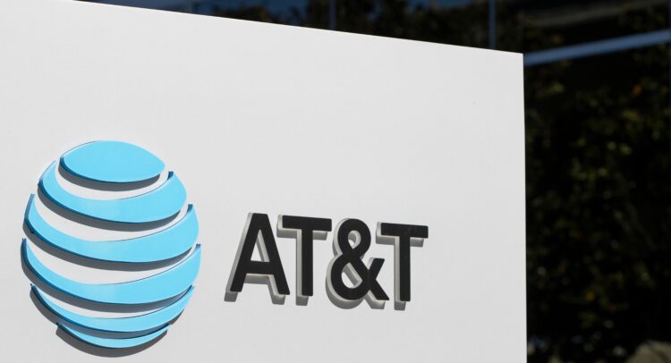 Why AT&T (NYSE:T) Is a Top Dividend Stock Worth Watching