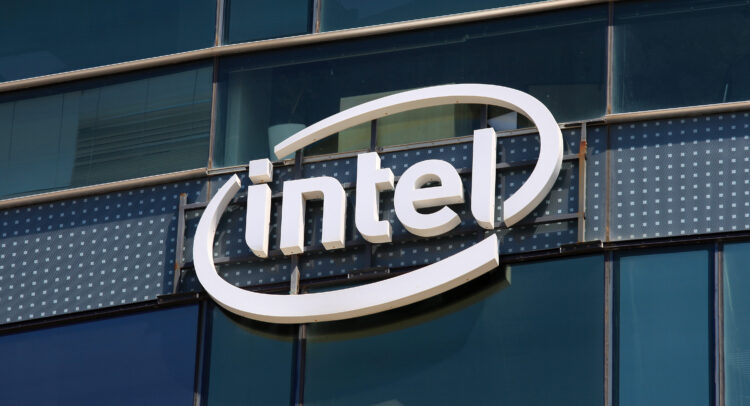 Chip News and Talent Hunt Don’t Help Intel (NASDAQ:INTC) Shares