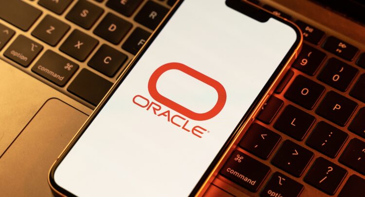 Акции Oracle (NYSE:ORCL) упали после провала сделки с xAI