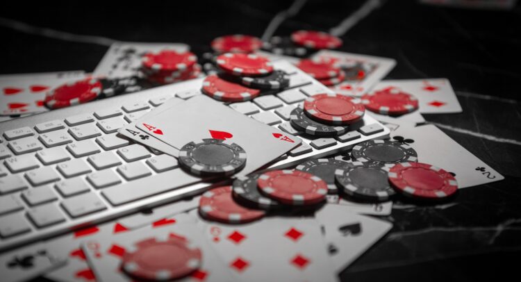 DKNG, FLUT: 2 Top iGaming Stocks Likely Worth the Dice Roll