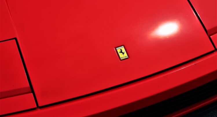 Почему акции Ferrari (NYSE:RACE) могут быть готовы к падению