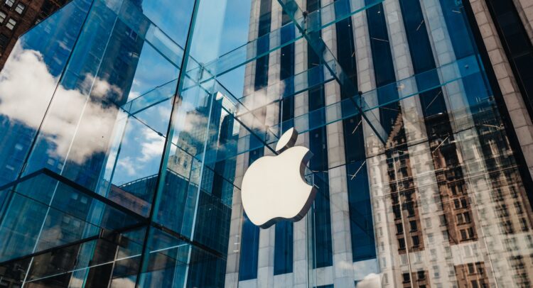 Акции Apple (NASDAQ:AAPL): стоит волноваться не только об искусственном интеллекте