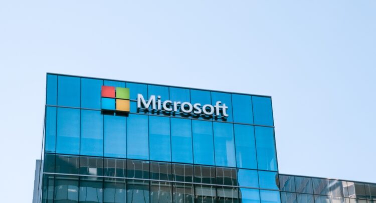 Global Outage Chaos: Microsoft (NASDAQ:MSFT) Cloud Glitch Cripples Services Worldwide