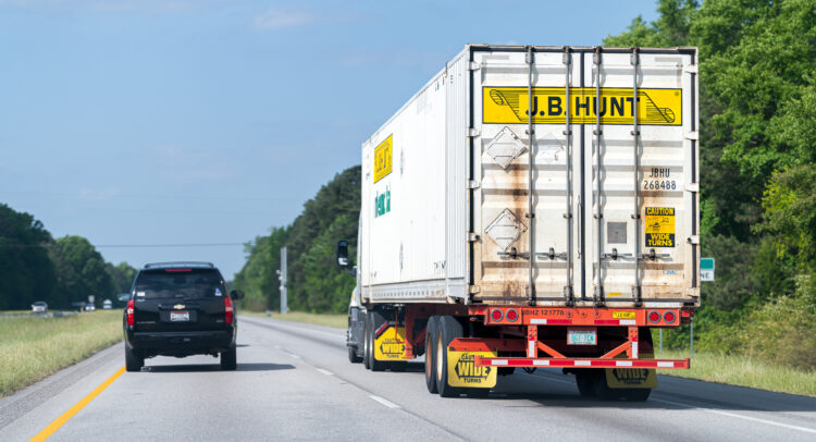 J.B. Hunt Trucking (NASDAQ:JBHT) Achieves Autonomous Trucking Milestone