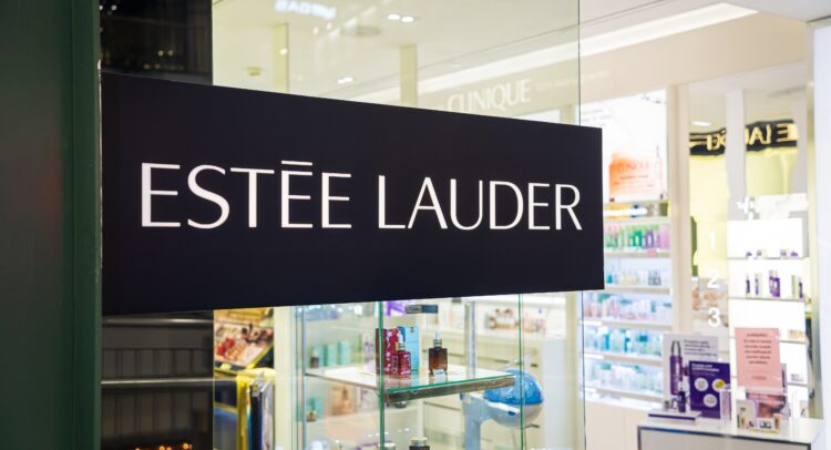 EL Earnings: Estée Lauder Surprises with Q4 Sales Beat Amidst EPS Plunge