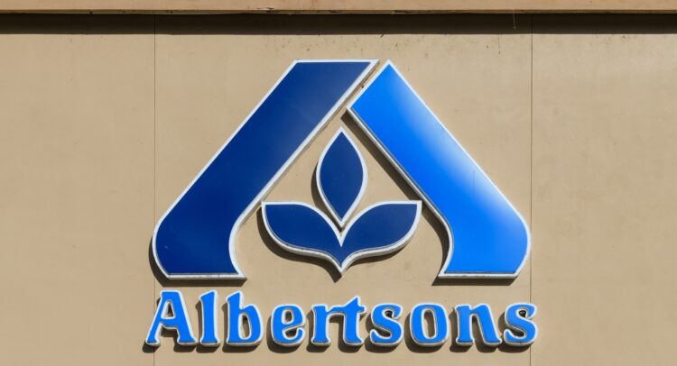 M&A News: Albertsons Stock (NYSE:ACI) Falls as FTC Gains Advantage in Trial