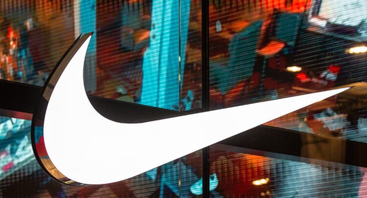 Генеральный директор Nike (NYSE:NKE) Джон Донахью объявил об уходе на пенсию