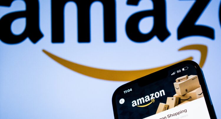 Amazon (NASDAQ:AMZN) Gains amid New AI Push for Routing Improvement