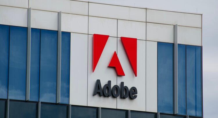 Акции Adobe (NASDAQ:ADBE) падают после слабого прогноза по ИИ