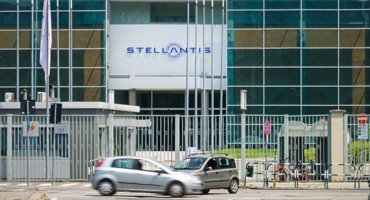 Stellantis (NYSE:STLA) Looks to Slash Inventories