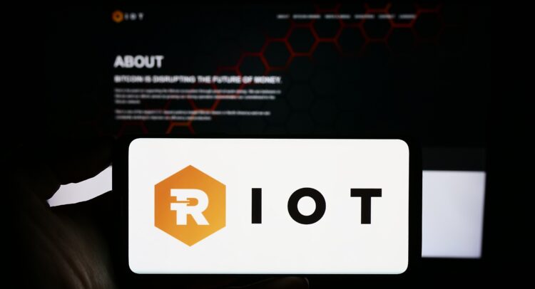 Акции Riot Platforms (RIOT) резко выросли после урегулирования с Bitfarms