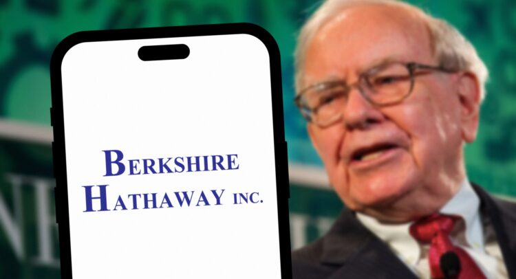 Should Investors Buy the Stock of Cash-Rich Berkshire Hathaway (NYSE:BRK.B)?