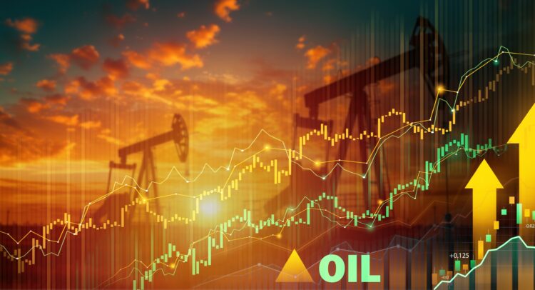 Цены на нефть подскочили на 4% из-за усиления конфликта на Ближнем Востоке и ураганов в США