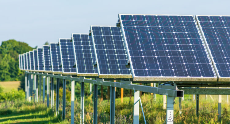 SolarBank (NASDAQ:SUUN) Plans Expansion with New York Solar Project