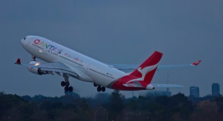 Qantas Shares Gain on Upgraded Revenue Forecast and Lower Fuel Bills