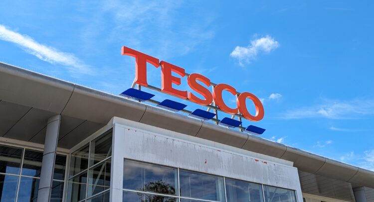 Акции Tesco резко выросли на фоне повышения прогноза прибыли после сильного первого полугодия