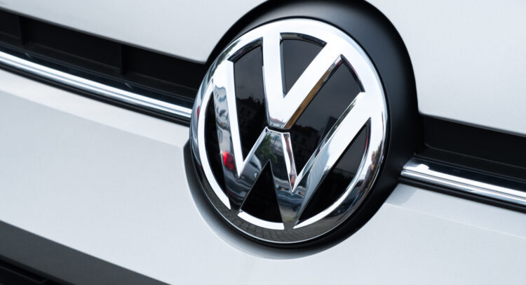 Volkswagen (DE:VOW3) Stock Falls on News of German Plants Closing