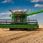 Deere (NYSE:DE) Pre-Earnings: Analysts Expect Significant Declines in Q4