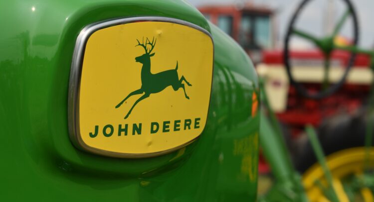 Is Deere (NYSE:DE) Stock a Buy for Dividend Growth Investors?