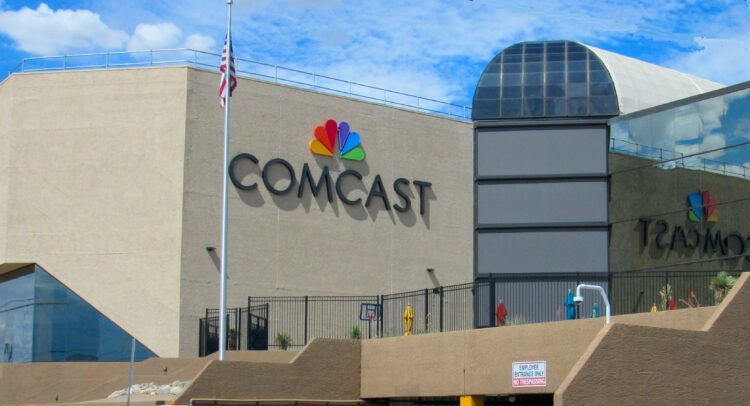 Comcast (NASDAQ:CMCSA) Establishes New Carriage Deal with Paramount