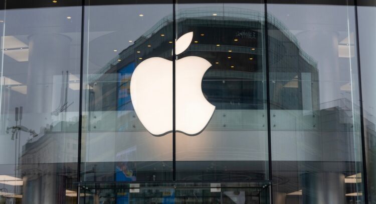 Apple (NASDAQ:AAPL) Struggles as Chinese Rivals Dominate Smartphone Market