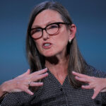 Palantir or AMD: Cathie Wood Makes a Move on One High-Potential AI Stock