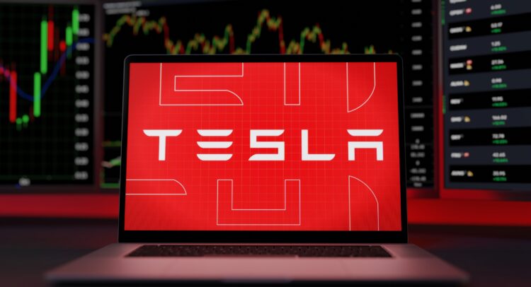 Tesla (TSLA) стремится к одобрению, чтобы предложить услуги по езду в Калифорнии