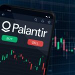 Palantir’s AI Push Clashes with Insider Sell-Offs and Defense Cuts