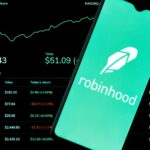 Five-Star Analyst’s Buy Rating Fuels Robinhood Stock Comeback