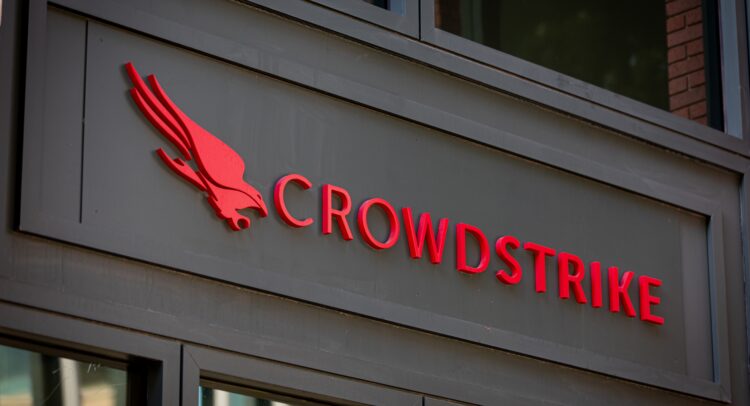 Top Analyst Maintains Buy Rating on CrowdStrike (CRWD) Stock Despite Lousy Guidance