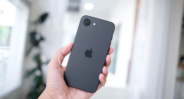 Analyst Argues Apple Needs an AI iPhone to Power a ‘Sharp Acceleration’ in Sales