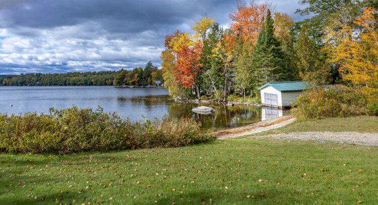 ‘Quieter than Normal Spring Market’ May Continue: iShares S&P / TSX Capped REIT Index (TSE:XRE) Notches Up as Tariff Fight Drags on Cottages