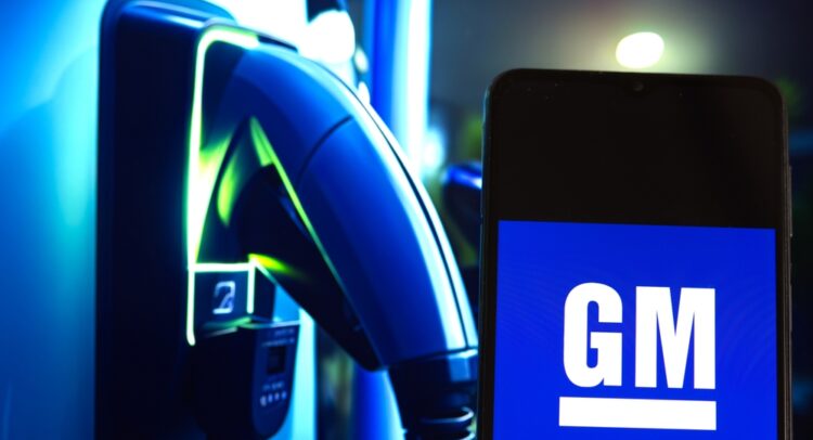 GM Bets on Combustion Engines with $888M Amid EV Decline