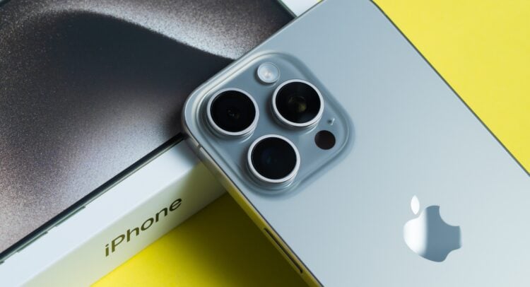 Apple’s Stock (AAPL) Turns Positive for the Year as Optimism Builds for iPhone 17 Sales