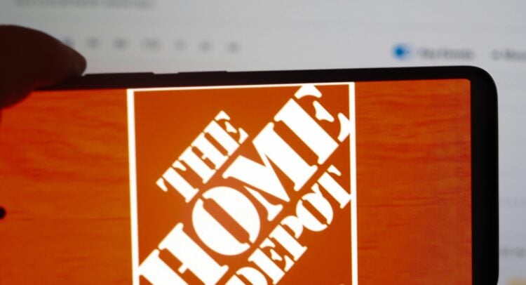 “Day Laborers Love Home Depot…”: Home Depot Stock (NYSE:HD) Slides as a Quiet Response to ICE Raids Remains