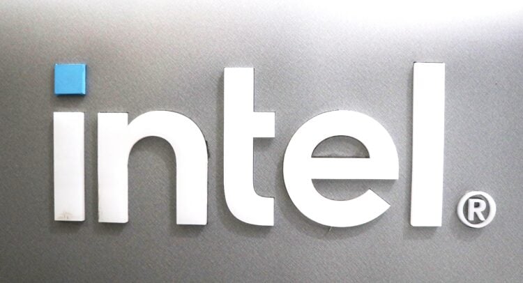 Analyst Picture of Intel Stock (NASDAQ:INTC) Gets Cloudy, Shares Slide