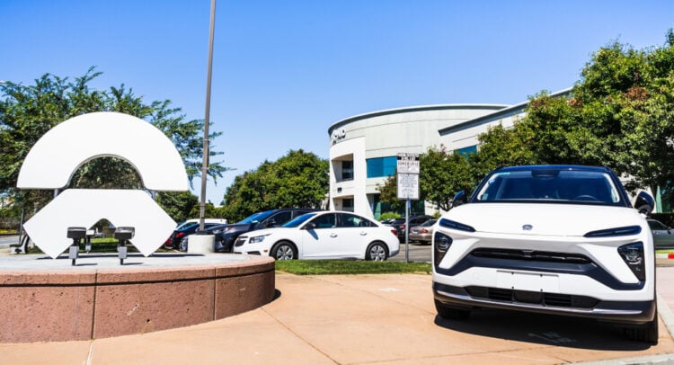 NIO Stock Drops as ES8 SUV Orders Surge Past 2025 Capacity