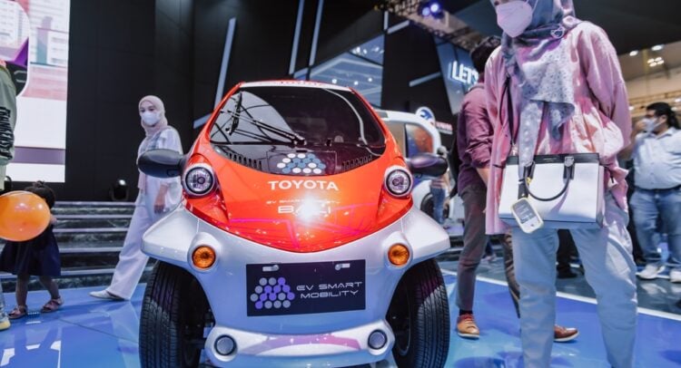 Toyota’s Stock (TM) Falls despite Floating New Unit to Reinvent as Mobility Company