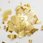Crypto Teeters Between Collapse and Comeback amid Government Shutdown Fears and Fed Uncertainty