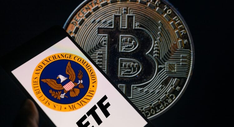 Bitcoin ETFs Enter Slowdown as Analysts Warn of ‘Deeper’ $90K ‘Flush’