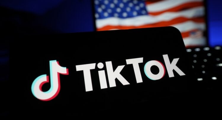 Trump Signs Executive Order Approving TikTok Deal