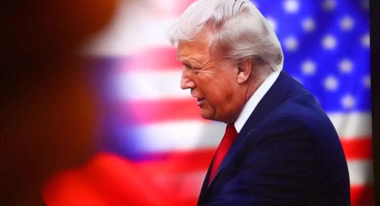 Рейтинг одобрения Трампа повышает 42% в последнем опросе