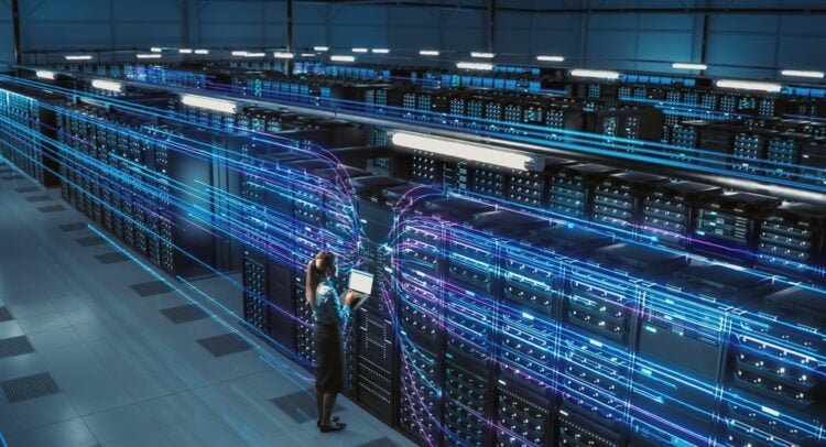 Broadcom Stock (AVGO) Stands as Cisco Rolls Out AI Chip to Connect Scattered Data Centers