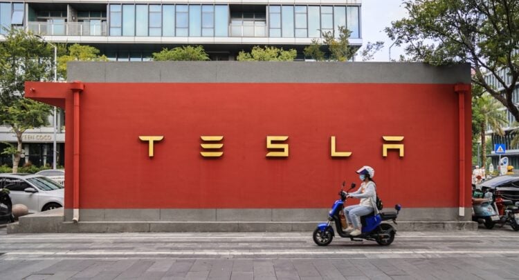 Top Analysts Remain Cautious despite Tesla’s (TSLA) Strong Q3 Delivery Beat