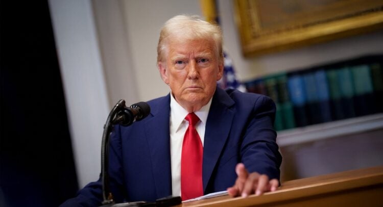 Trump Weighs Firing ‘Thousands’ of Federal Worker as Shutdown Drags On