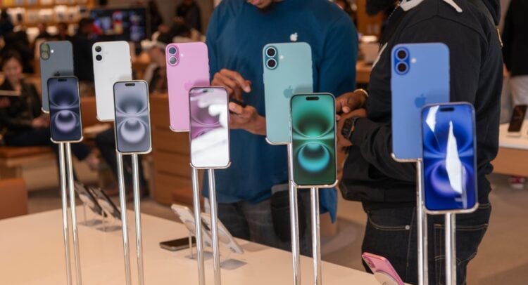Apple (AAPL) Lobbies India to Change Tax Law that Would Cost It Billions