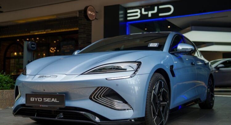 테슬라 경쟁사 비와이디, 글로벌 차량 판매 두 배 증가... 1위 경쟁 치열