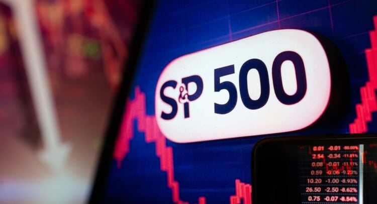 S&P 500 Climbs Despite Government Shutdown Nearing Record