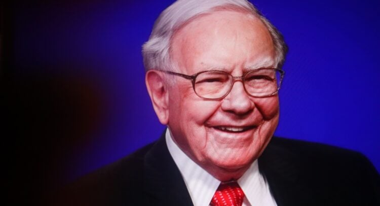 Warren Buffett’s Berkshire Hathaway Sells $6.1B in Stocks, Builds Record Cash Pile